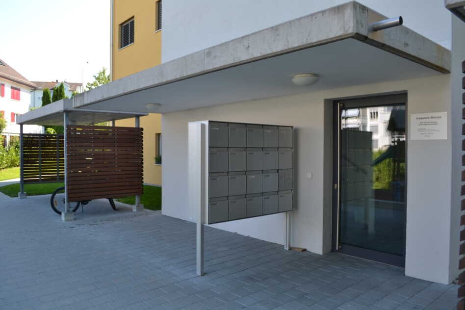 Eingang hinten am Gebäude Bild vom Eingang